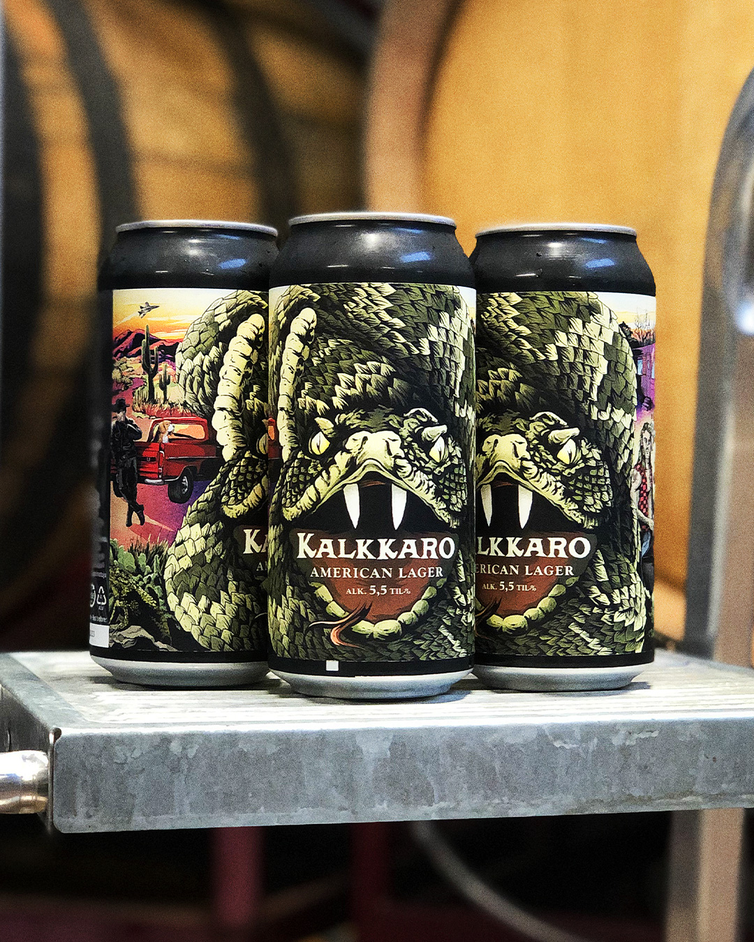 🐍 Kalkkaro 5,5% | American lager 🐍
Kesäinen Kalkkaro on iloinen löytö pihapiiristä, joskin tähän puraisuun ei saappaat eikä kyypakkaus auta.
Erityisesti häntäpäässä kolinaa aiheuttava American lager ei jätä kylmäksi! Hieman ”ipamaisempi” jenkkilager puraisee salakavalan katkerasti, humaloinnin myllyttäessä greippi-sitrusmaista hedelmäisyyttä, joka päättyy mäntymäiseen ja pihkaiseen katkeruuteen!
Saatavilla kaupoista ja ravintoloista kautta maan.