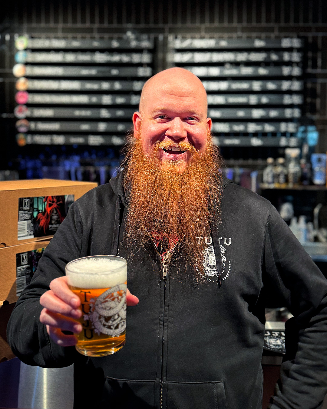 Well, look what the cat dragged in! 🍻Many of you have already spotted this red-bearded legend among our ranks - none other than mr. Jonathan Baker, our brewery consultant since 2023, aka the International Man of Booze.Recently, Jonathan made a big move and relocated from the USA to Finland! 🇫🇮 We’re thrilled to announce that he has now joined Tuju full-time, officially starting this Monday. When he’s not buying new skis or enjoying a good sauna, this salmiakki-man will be focusing especially on export and international business.Jonathan is here to strengthen Tuju’s presence in global markets - and to lovingly harass bars and restaurants around the Helsinki region. The easiest way to get rid of him? 👉 Order beer. And lots of it.Are you a bar or distributor looking to bring Tuju beers to your establishment?  Send him an email:  jonathan@panimotuju.fi----No kukas se siinä? Moni teistä on nähnyt tämän punaparran riveissämme ja kyseessähän on Jonathan Baker - jo vuodesta 2023 mukanamme kulkenut panimokonsultti aka "International Man of Booze"Hiljattain Jonathan on tehnyt suuren muutoksen ja muuttanut Yhdysvalloista Suomeen! Tämän myötä meillä on ilo ilmoittaa, että Jonathan on ottanut vastaan kokoaikaisen tehtävän Tujulla ja aloitti työskentelyn yksinomaan meille maanantaista alkaen. Suksikaupoille suuntaava himosaunoja ja miessalmiakki työskentelee erityisesti ulkomaankaupan ja vientiasioiden kanssa.Jonathan vahvistaa Tujun asemaa kansainvälisillä markkinoilla sekä jalkautuu kiusaamaan PK-seudun ravintoloita. Pääsette tästä miehestä helpoiten eroon tilaamalla olutta ja paljon! Jos tarvitset Tuju on yksi hyvä osoite jonathan@panimotuju.fi