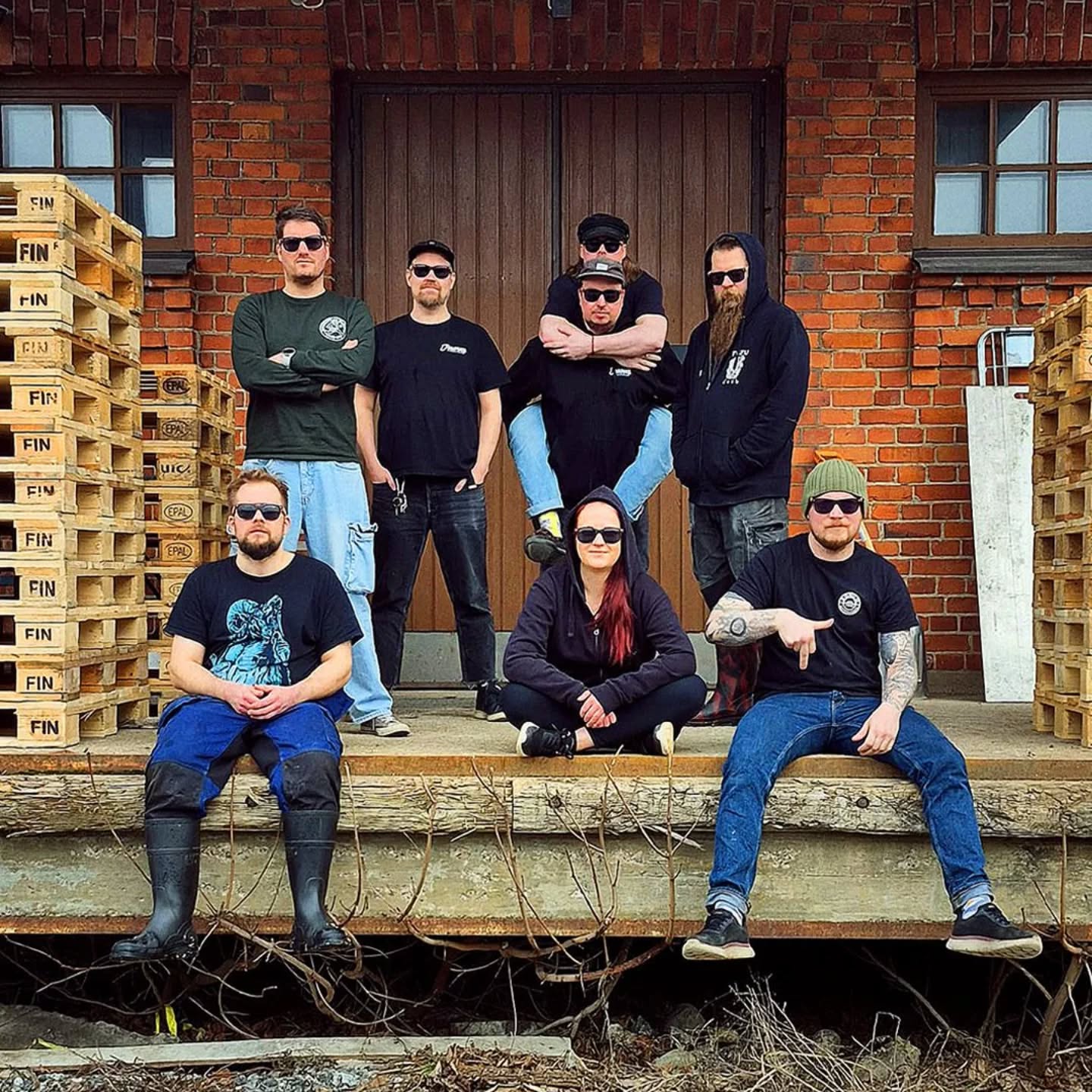 Saatiin vieraita Helsingistä asti! Apukäsinä tänään @juovahelsinki ja mielessä Juovan 5v megabailut!

Juovahan on Tujun oma Helsingin kotipesä ja ollaan enemmän kuin innoissamme, että päästään tekemään jotain yhdessä!

Tänään keiteltiin ja lopputulos saatavilla toukokuussa!