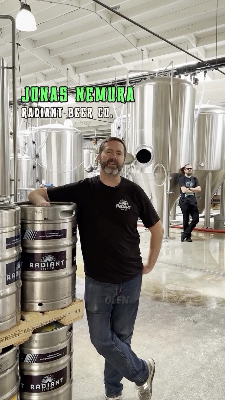 Terveisiä Anaheimista, Kaliforniasta! ☀️🍻

Tänä vuonna Lepra Beer Festivaaleille saapuu myös Radiant Beer Co. — rohkeista resepteistä, modernista tyylistä ja tinkimättömästä laadusta tunnettu panimo, joka on tullut Tujulle tutuksi lukuisten festivaalien kautta.

Saimme ennen viikonlopun Firestone Walker Invitational -festivaalia mahdollisuuden vaihtaa kuulumisia Radiantin porukan kanssa ja keskustella muun muassa suomalaisesta lonkerosta itse panimon tekijöiden kanssa. 🇫🇮🇺🇸

Samalta reissulta lähti myös eilen kuorma kohti Suomea, ja vinkattakoon tässä vaiheessa, että mukana matkasi pieni erä Radiantin tuotteita Tujun olutpuotiin — sekä sitä aitoa ja oikeaa amerikkalaista seltzeriä festareille! 👀

Radiantin Jonas nähdään Lepra Beer Festivaaleilla 26.–27.6.2026!

Liput tapahtumaan: https://www.panimotuju.fi/festarit/

—-

Greetings from Anaheim, California! ☀️🍻

This year, @radiantbeerco will also be joining the Lepra Beer Festival! Known for bold recipes, modern brewing styles, and uncompromising quality, Radiant has become a familiar brewery to Tuju through numerous festivals over the years.

Before this weekend’s Firestone Walker Invitational festival, we had the chance to catch up with the Radiant crew and even discuss Finnish long drink culture with the people behind the brewery themselves. 🇫🇮🇺🇸

And as a little teaser — a shipment also left for Finland yesterday, including a small batch of Radiant products headed to Tuju’s bottle shop… along with some real American hard seltzer for the festivals! 👀

You can meet Jonas from Radiant at Lepra Beer Festival on June 26–27, 2026!

Tickets: https://www.panimotuju.fi/en/festarit/