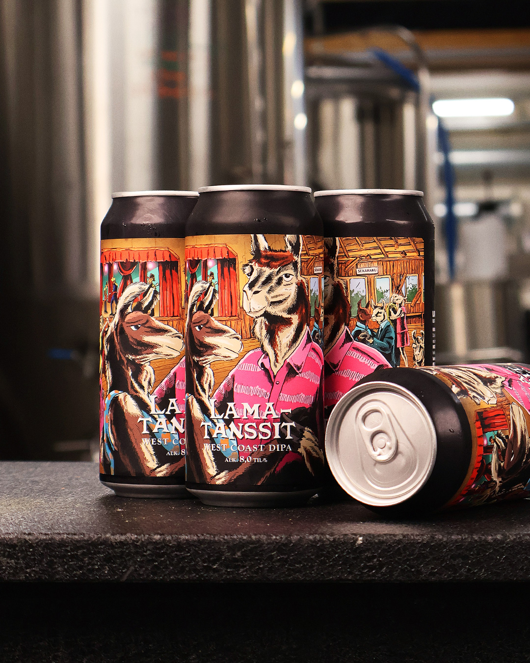 *** KEGISSÄ JA TÖLKISSÄ! ***
🦙LAMATANSSIT 8,0% | WEST COAST DIPA | NECTARON, CRYO SIMCOE, IDAHO 7 🦙

Lamatanssit eivät ole mitään laskusuhdanteen ajanvietettä. Lamatanssit on nimittäin olut, joka suorastaan revittiin käsistä julkaisun yhteydessä, ja nyt saimme purkitettua uuden erän. Monenkirjavan ja lämmittävän rungon uumenista löytyy reilusti humaloitu West Coast DIPA, jossa sitruksiset, trooppiset ja pihkaiset aromit kohtaavat napakan karvaisen katkeruuden.

Sekahaussa Nectaron, Cryo Simcoe ja Idaho 7.

Saatavilla kaupoista ja ravintoloista kautta maan, sekä tietty verkkonoutokaupasta osoitteesta https://www.panimotuju.fi/tuote/lamatanssit-80/