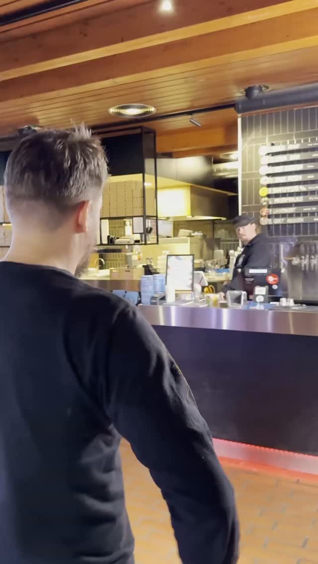 🍕Heip!🍕

Klassikkopizzamme Marko-Riitta on nyt lihaksikkaampi, koska se lisäpepperoni sen kakosen. Eli kakosen. 2️⃣€

Semmoi se on. Ainoastaan kahdella lisäeurolla saat masun täyteen pepperonia.