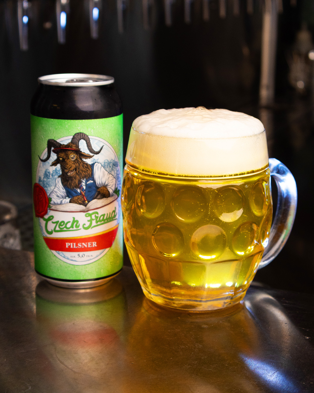 🍺 Olisko siistiä juoda tsekkipilssiä sivukaatohanasta?

No onhan se tosi siistiä, ja meiltähän se käy! 🇨🇿

Valitsit sitten hladinkan tai šnytin... tai haluat olla hankala ihminen ja valita jonkun muun höpsön kaatotekniikan, Tuju Taproomista saat tsekkipilssiä perinteiseen tyyliin sivuhanasta kaadettuna.

Ja kyllähän se lager maistuu muutenkin! Kannattaa tulla testaamaan myös hanojen helmet, kuten Suomen parhaaksikin valittu Pumpattava Barbaari Helles Lager tai vaikkapa Oktoberfestin kunniaksi kolpakosta imaistava Fest Nutrition. 🍻

Nähdään hanalla!